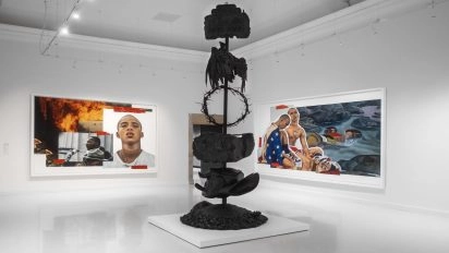 Contemporary black sculpture by Robin Kid a.k.a THE KID at Moco Museum Barcelona.